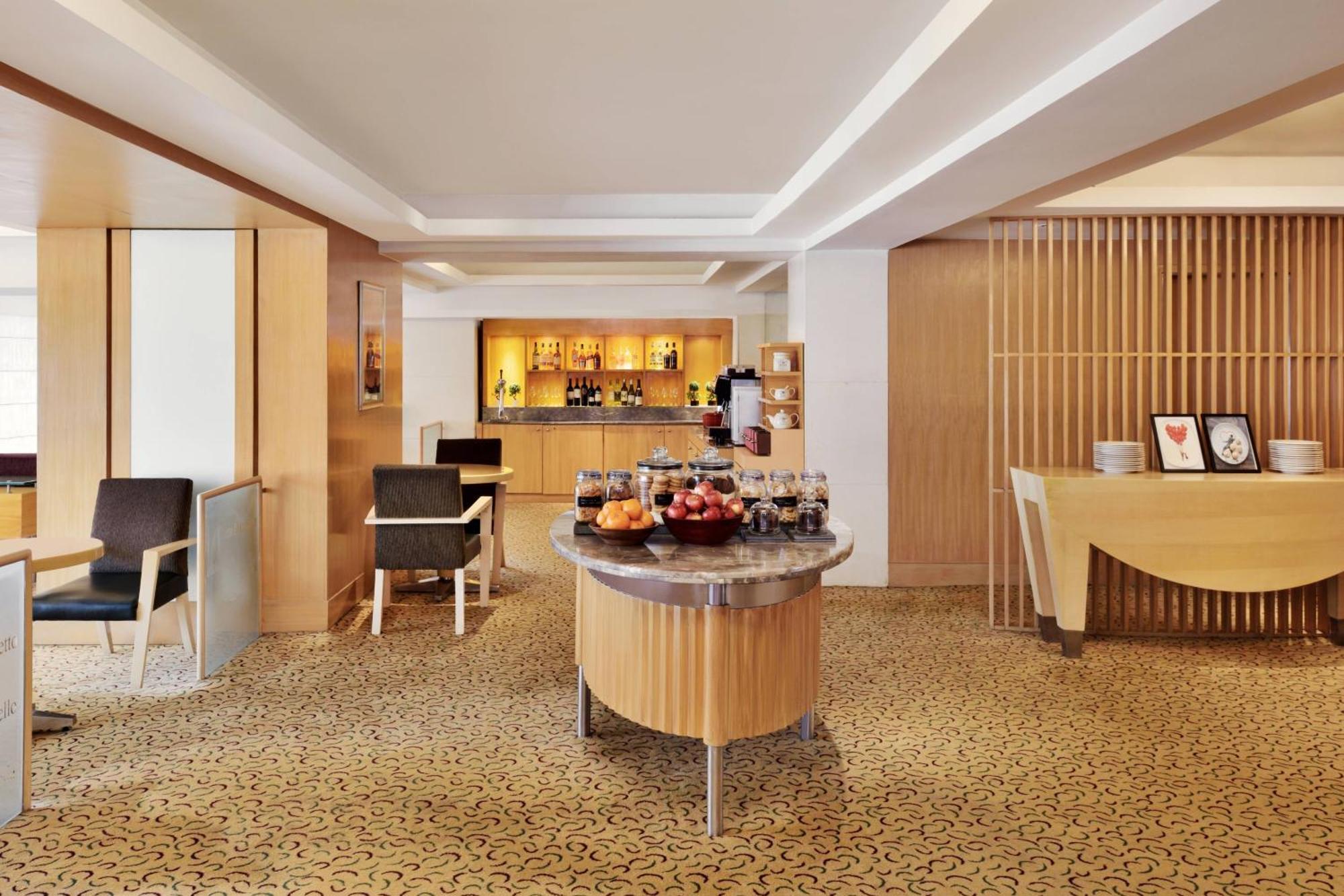 Courtyard By Marriott Chennai Hotel Exterior foto