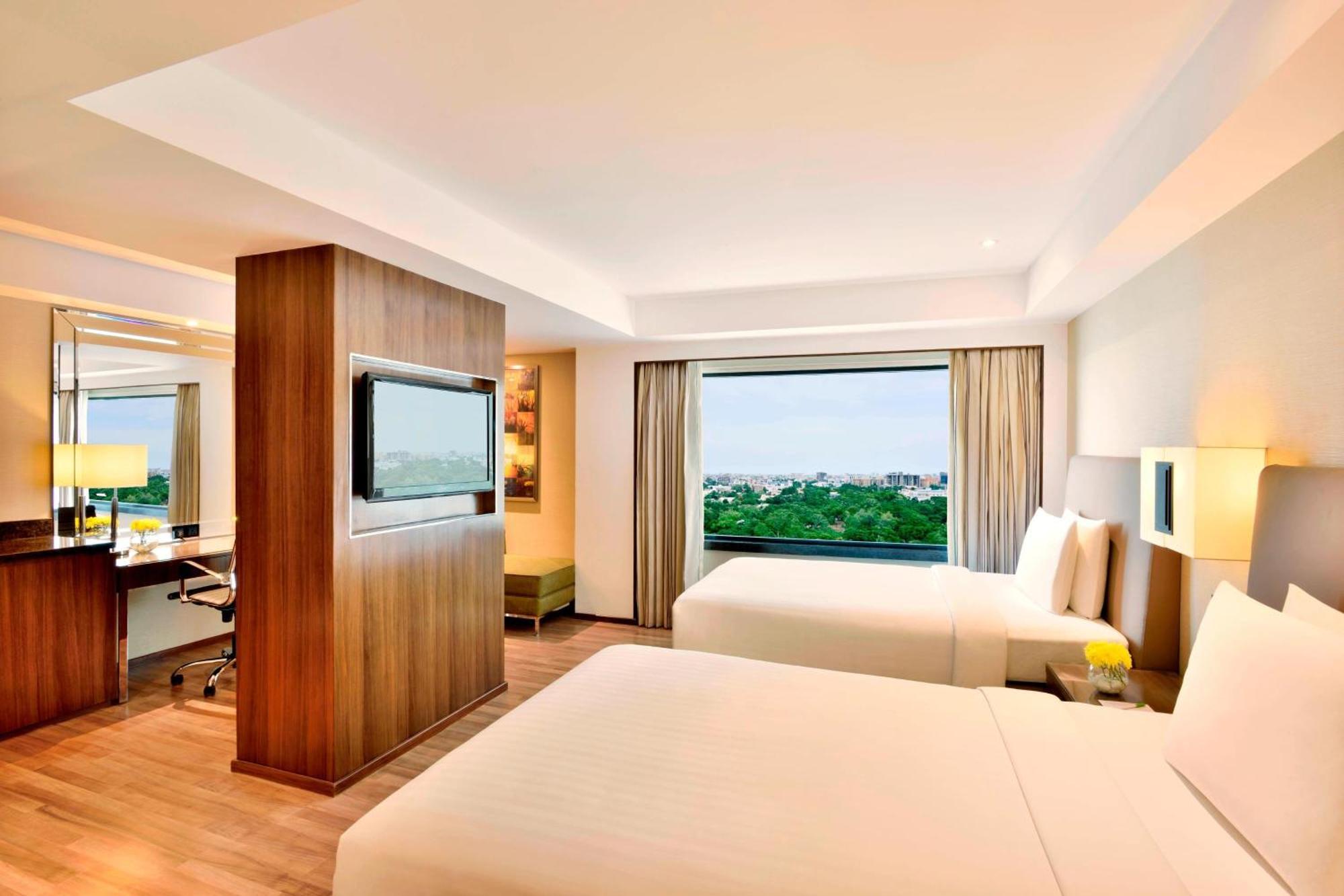 Courtyard By Marriott Chennai Hotel Exterior foto