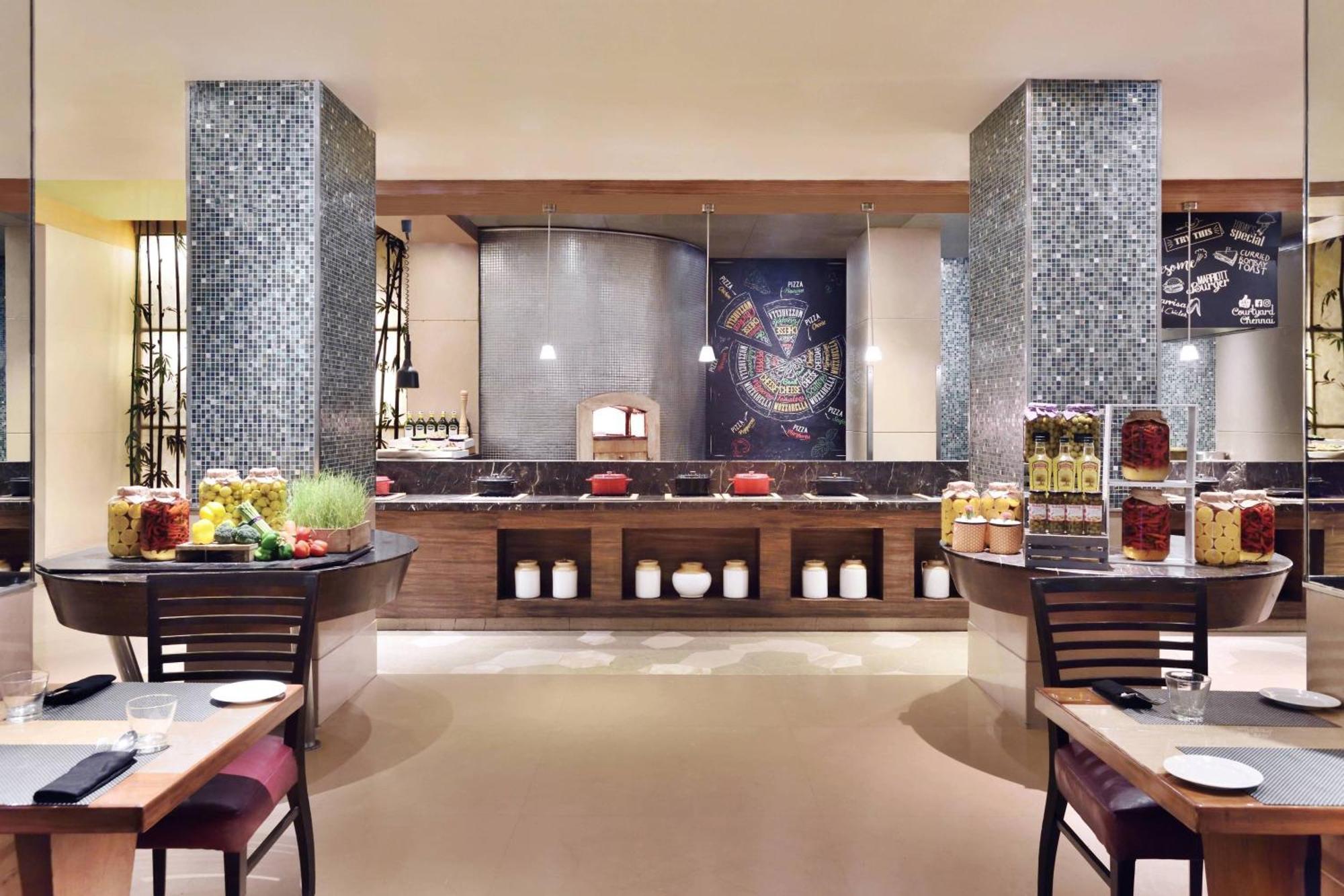 Courtyard By Marriott Chennai Hotel Exterior foto